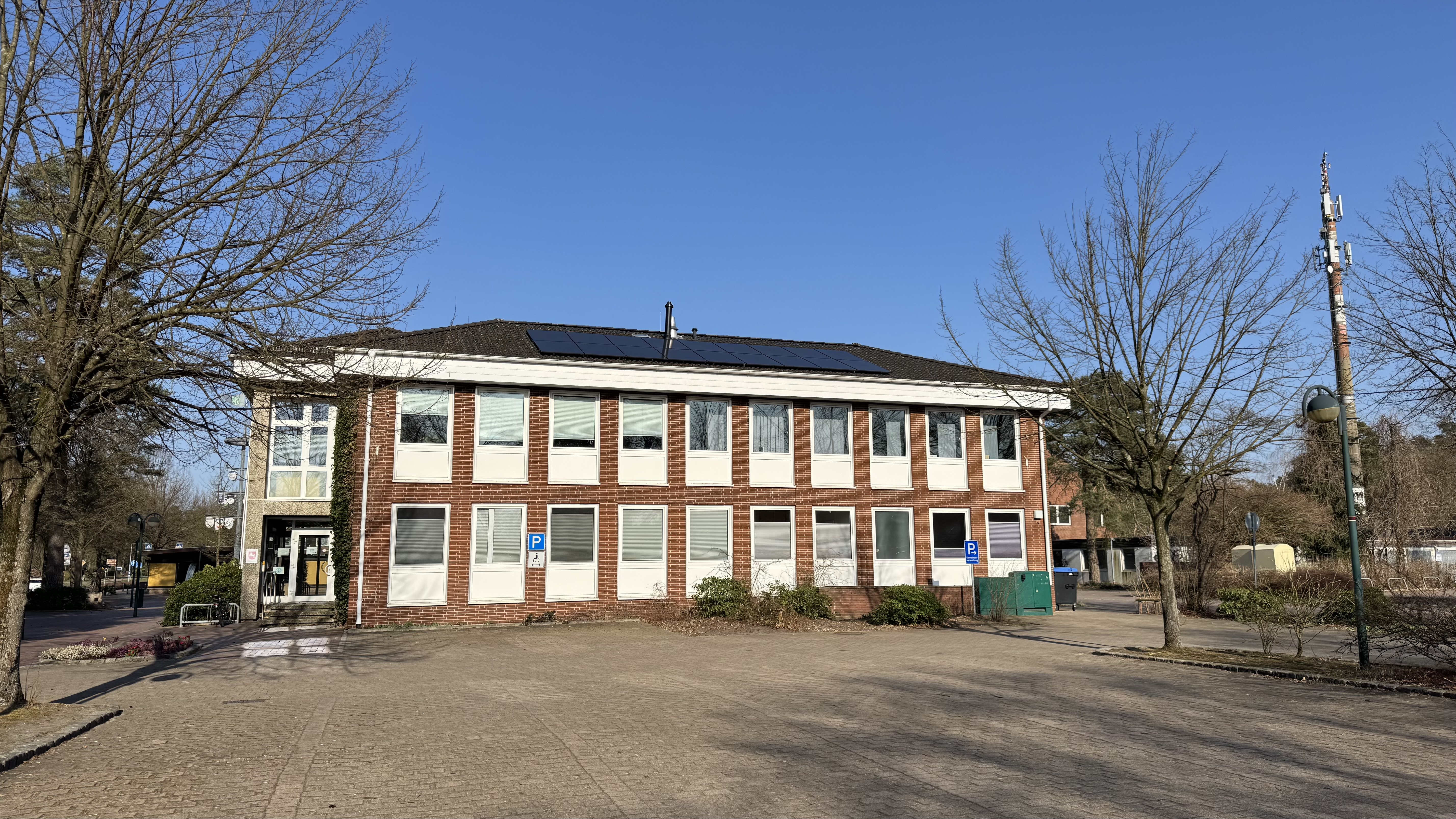 Rathaus Faßberg als Ort kommunalpolitischer Entscheidungen